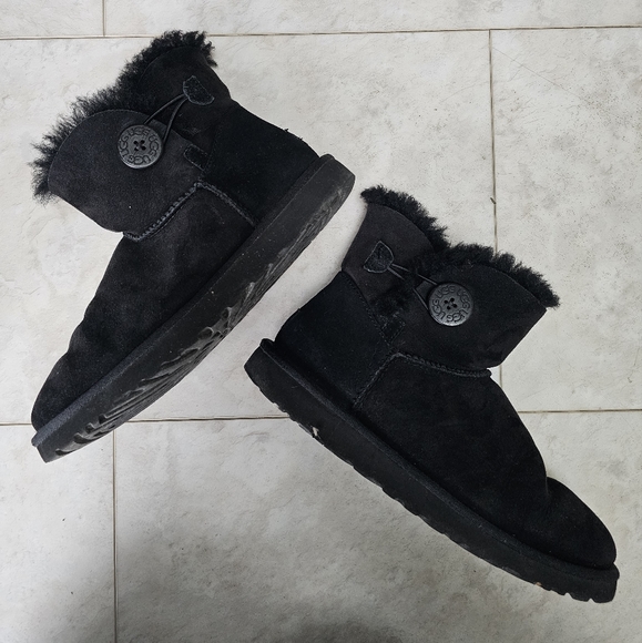 UGGMini Bailey Button II - Black - Picture 4 of 7